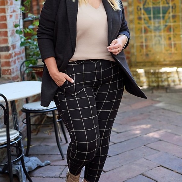 Torrid Full Length Signature Waist Pocket Legging size 00 | Medium - Picture 6 of 6